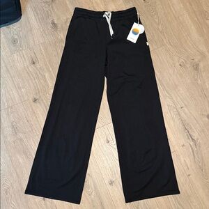 Vuori Essential Wideleg Black Heather